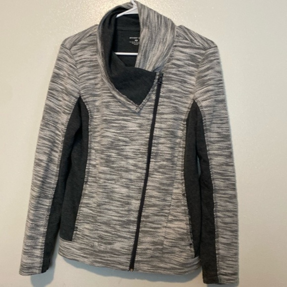 Exertek grey and white full zip up pocket jacket small